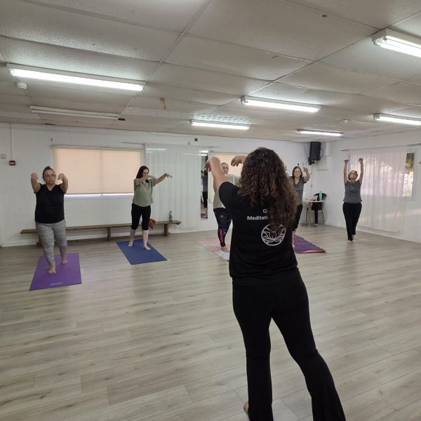 פרי בלום - מורה לצ'י קונג - תרגול קבוצתי